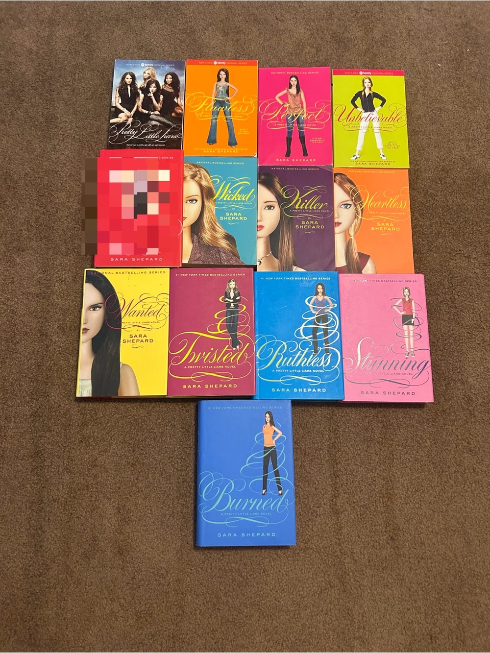 Pretty little liars book series, a lot of 12